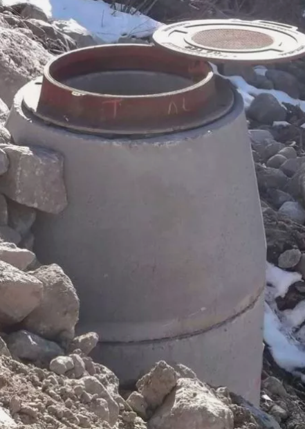 Manhole Kit with Custom Lids